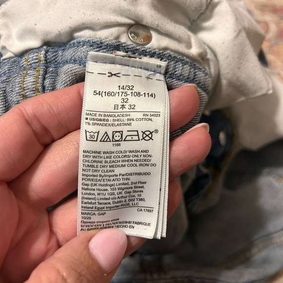 Gap Women's Distressed Denim Shorts size 14 - Picture 8 of 9